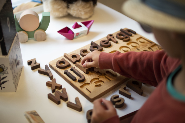 Montessori pomůcky pro učení jazyka